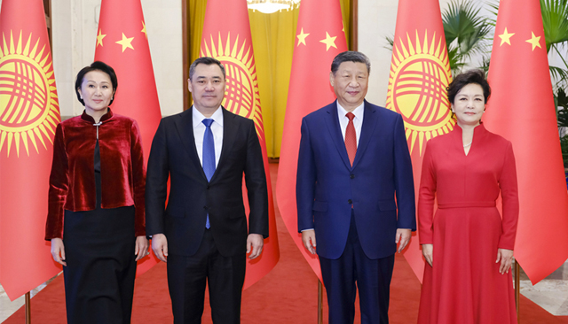 習近平同吉爾吉斯斯坦總統扎帕羅夫會談