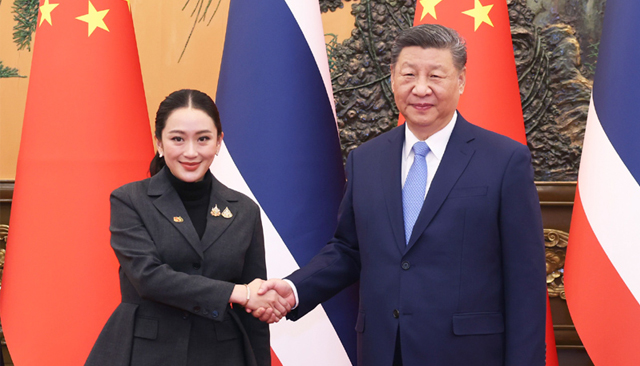 習近平會見泰國總理佩通坦